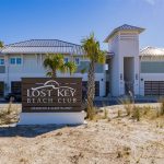 Menikmati Waktu Santai di Lost Key Golf and Beach Club