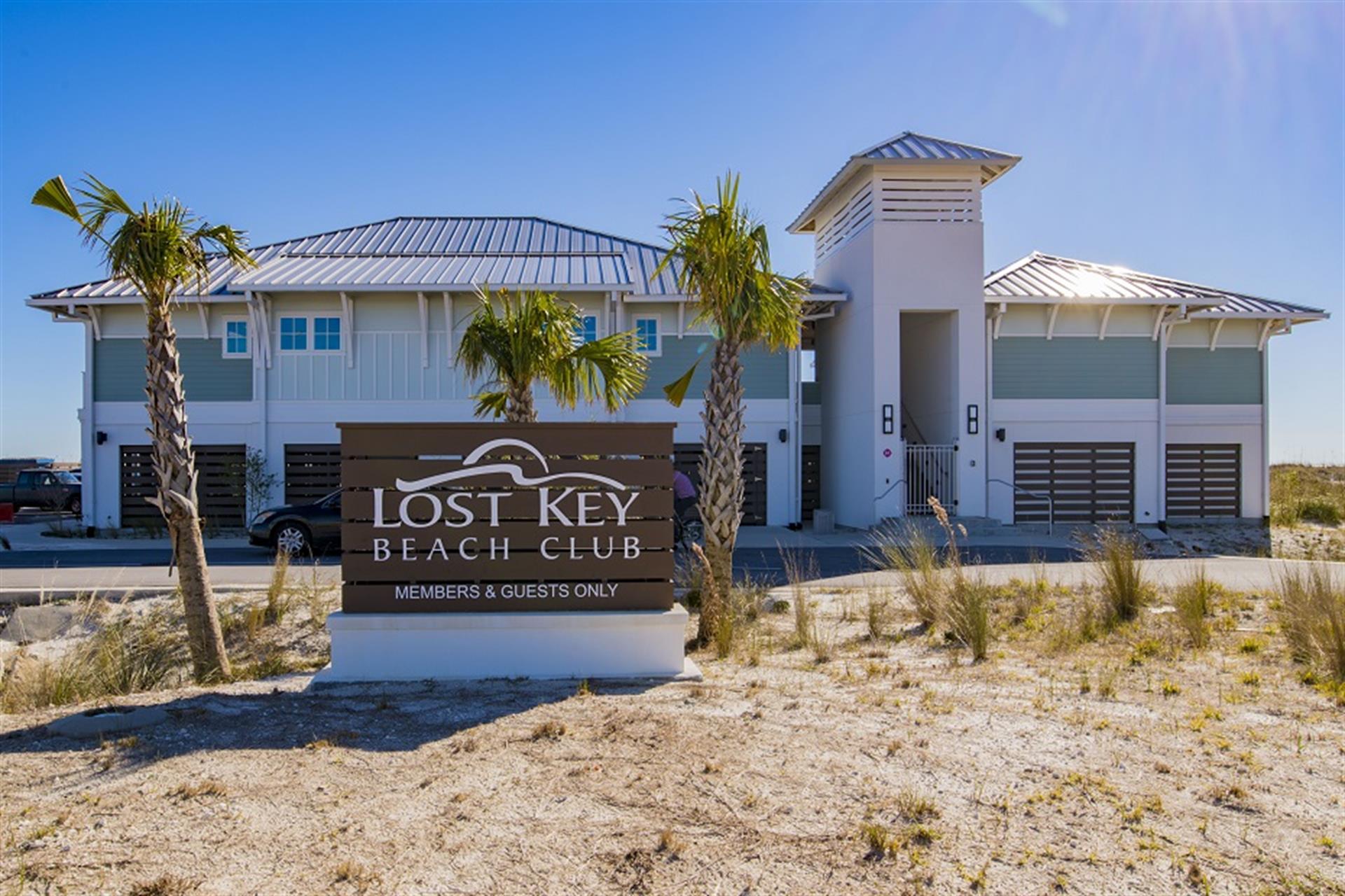 Menikmati Waktu Santai di Lost Key Golf and Beach Club